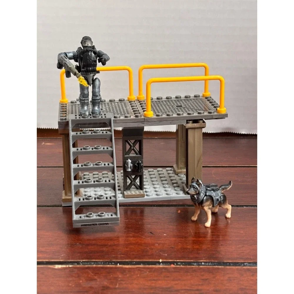 Mega Bloks Call of Duty Covert Ops Unit German Shepherd Figure Tactical Platform